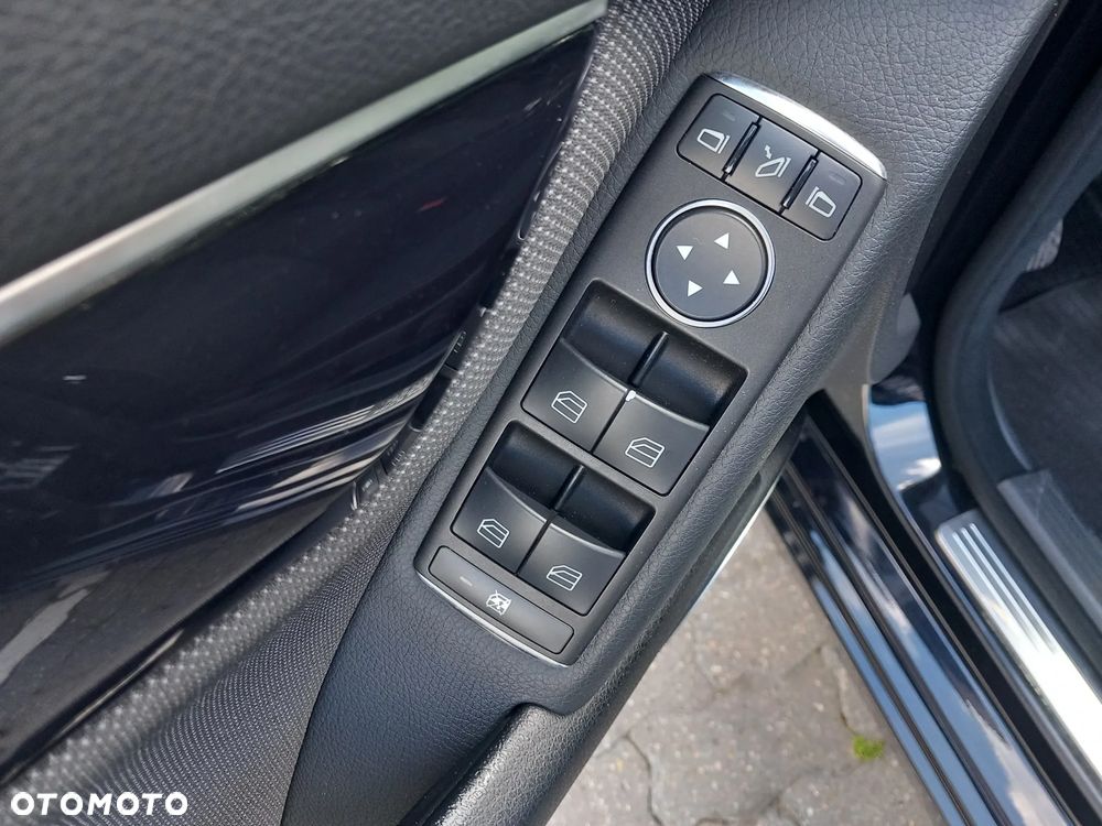 Mercedes-Benz Klasa C 180 BlueEFFICIENCY - 19