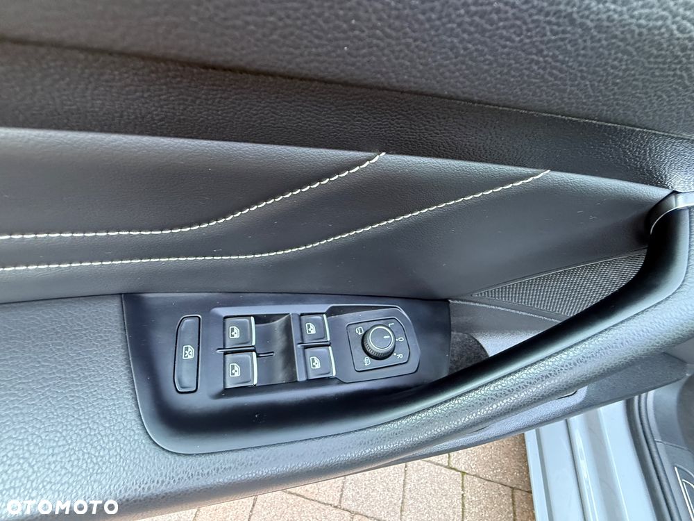 Volkswagen Passat 2.0 TSI Elegance DSG - 37
