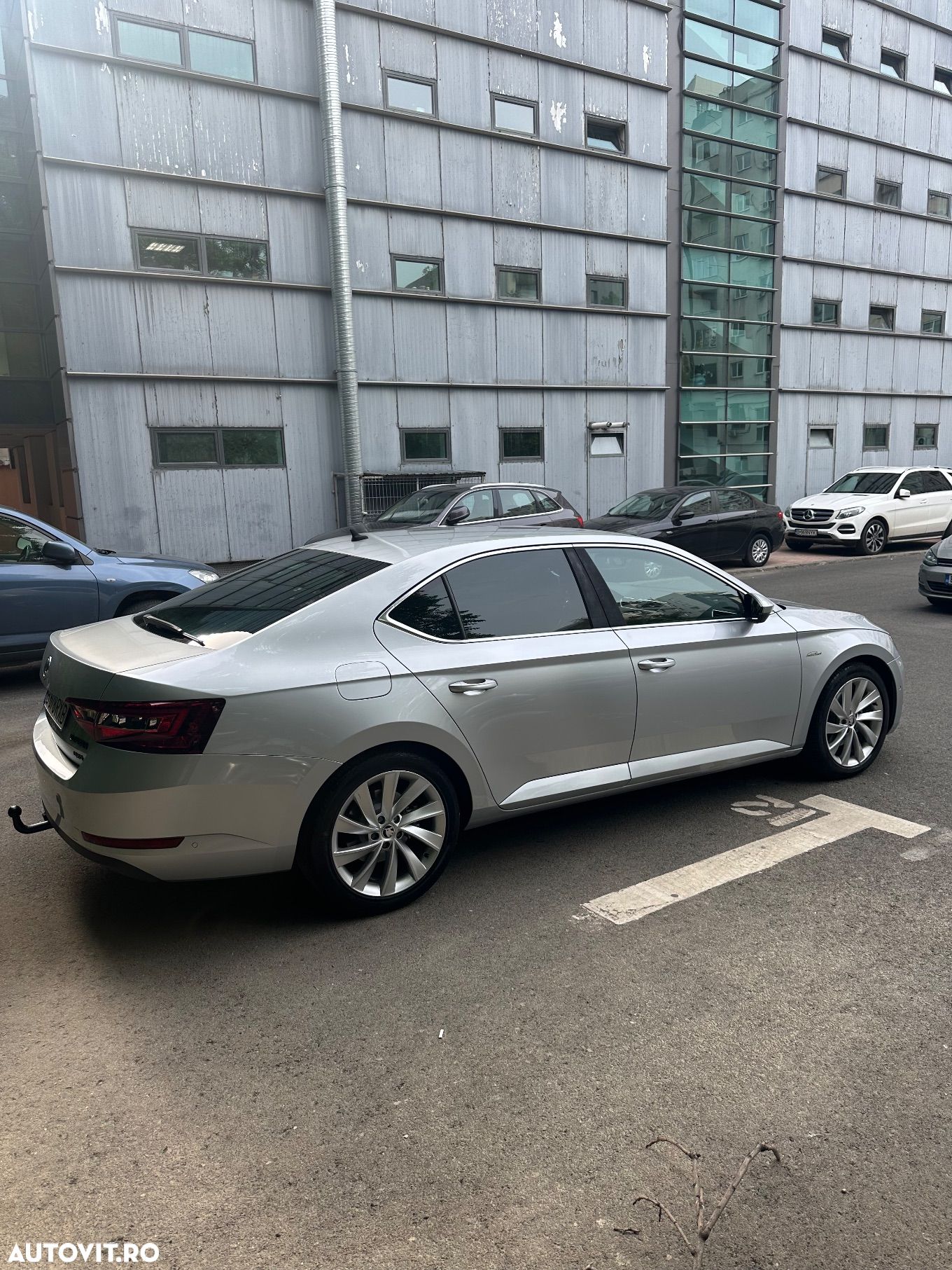 Skoda Superb 2.0 TDI DSG 4X4 Laurin & Klement - 1