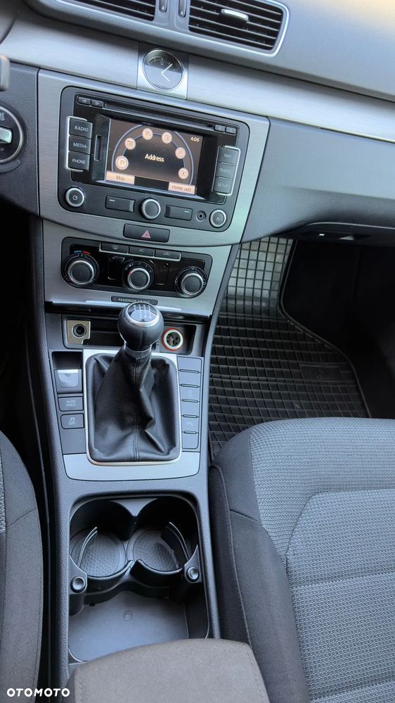 Volkswagen Passat - 12