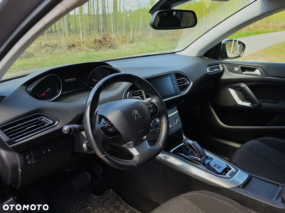 Peugeot 308 BlueHDi 130 EAT8 Stop & Start Allure Business-Paket - 11