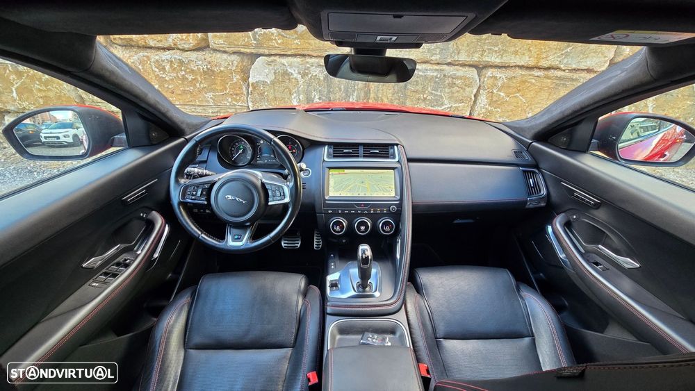 Jaguar E-Pace - 12