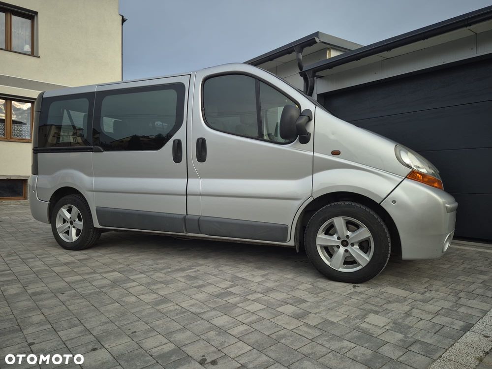 Renault Trafic Passenger - 2