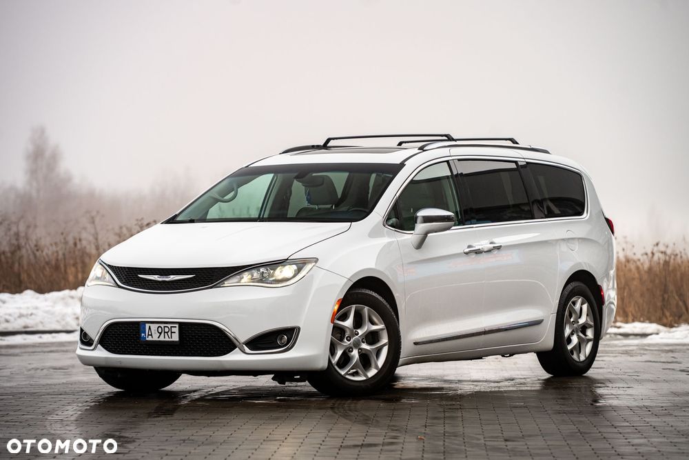 Chrysler Pacifica - 1
