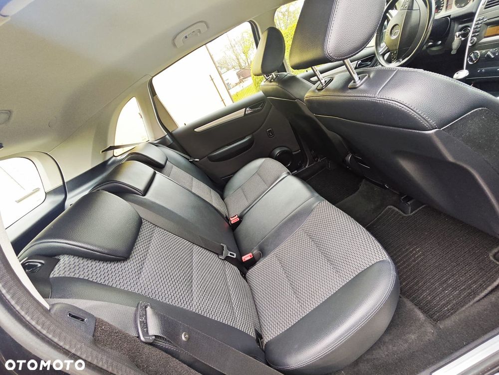 Mercedes-Benz Klasa B 200 CDI Special Edition - 27