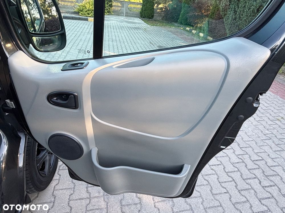 Opel Vivaro - 18