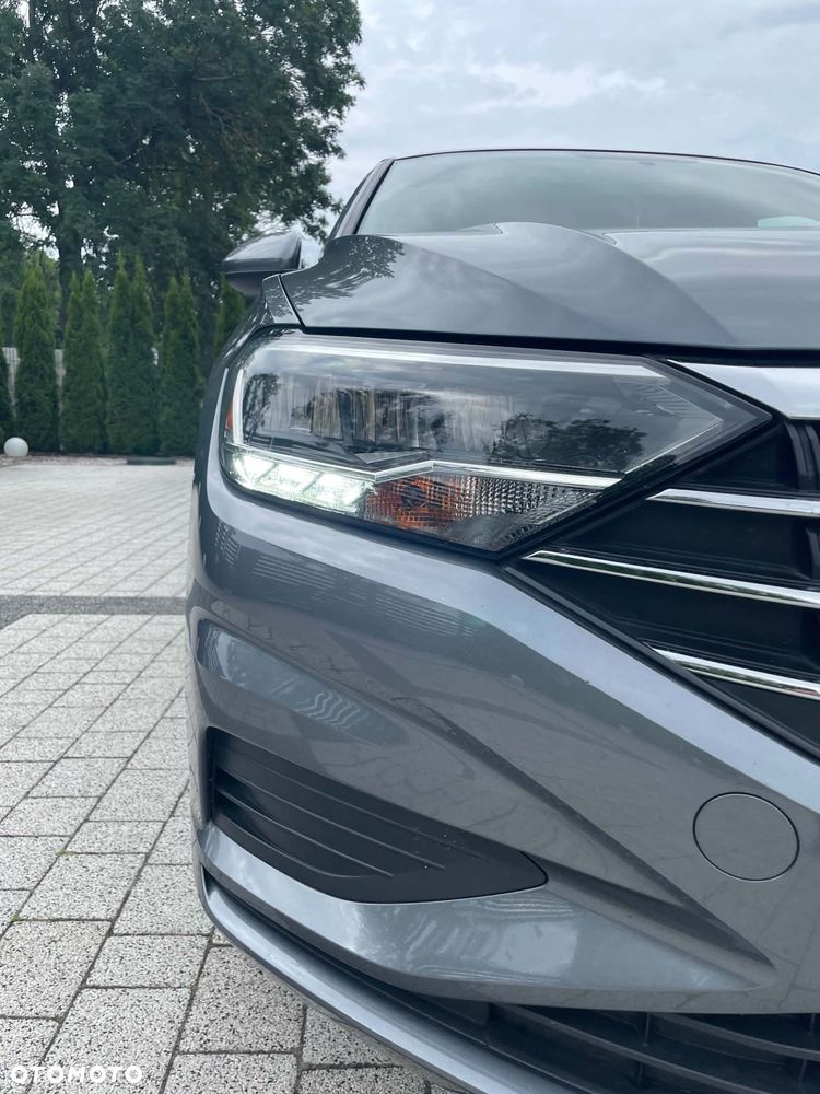 Volkswagen Jetta - 8