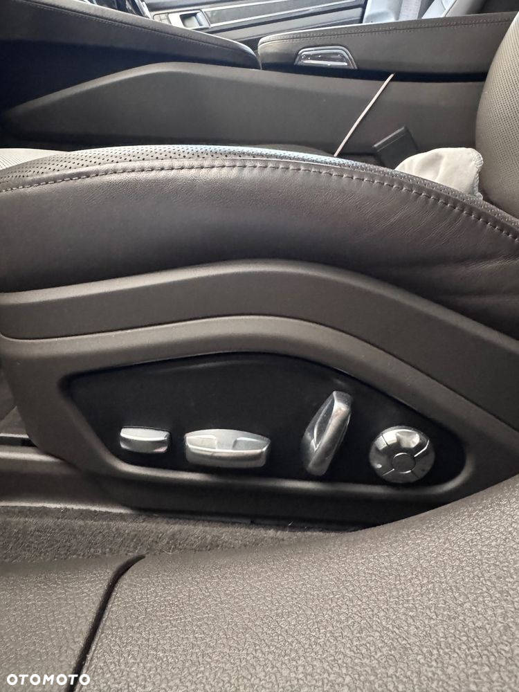 Porsche Panamera Turbo Sport Turismo - 14