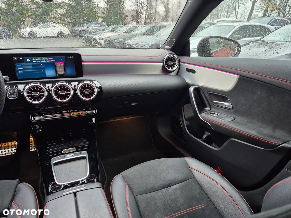 Mercedes-Benz CLA 200 AMG Line 7G-DCT - 24