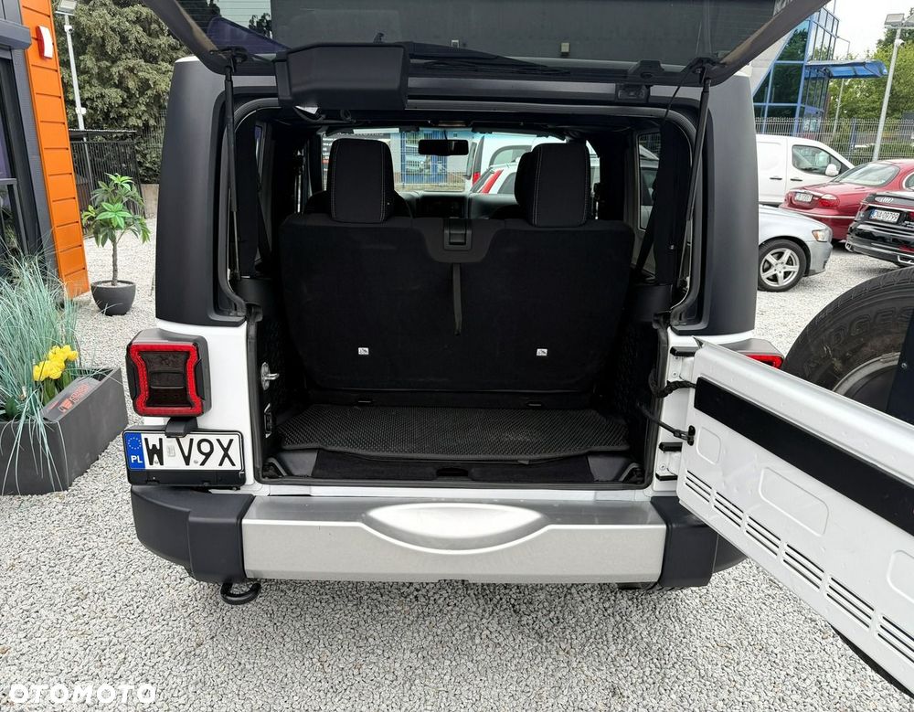 Jeep Wrangler 3.6 Sahara - 32