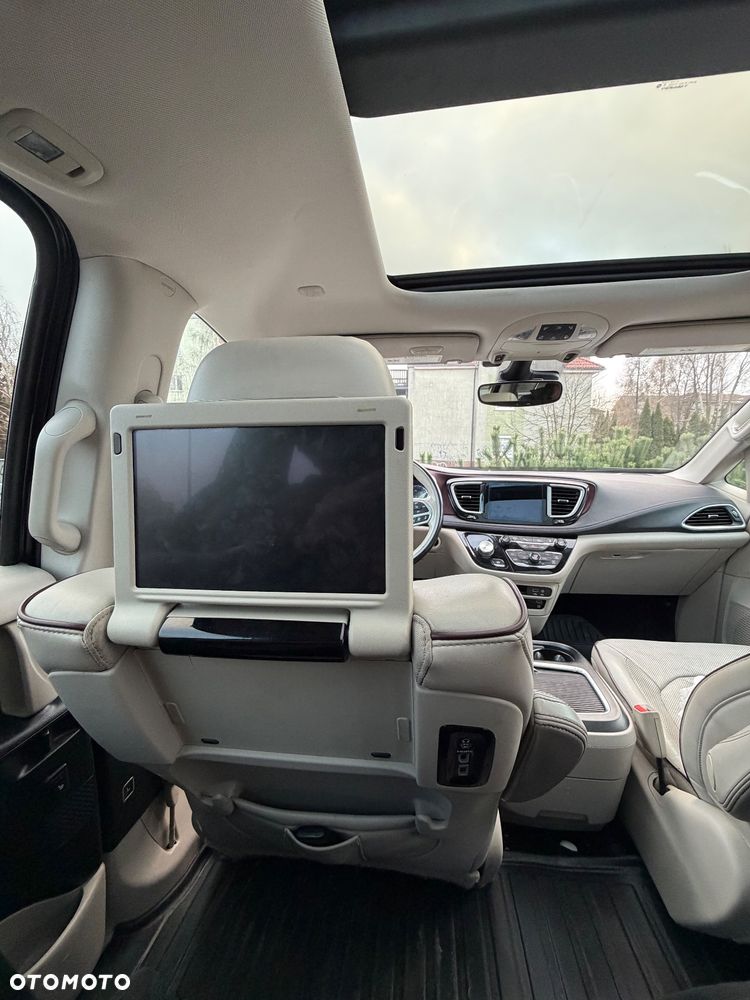 Chrysler Pacifica - 15