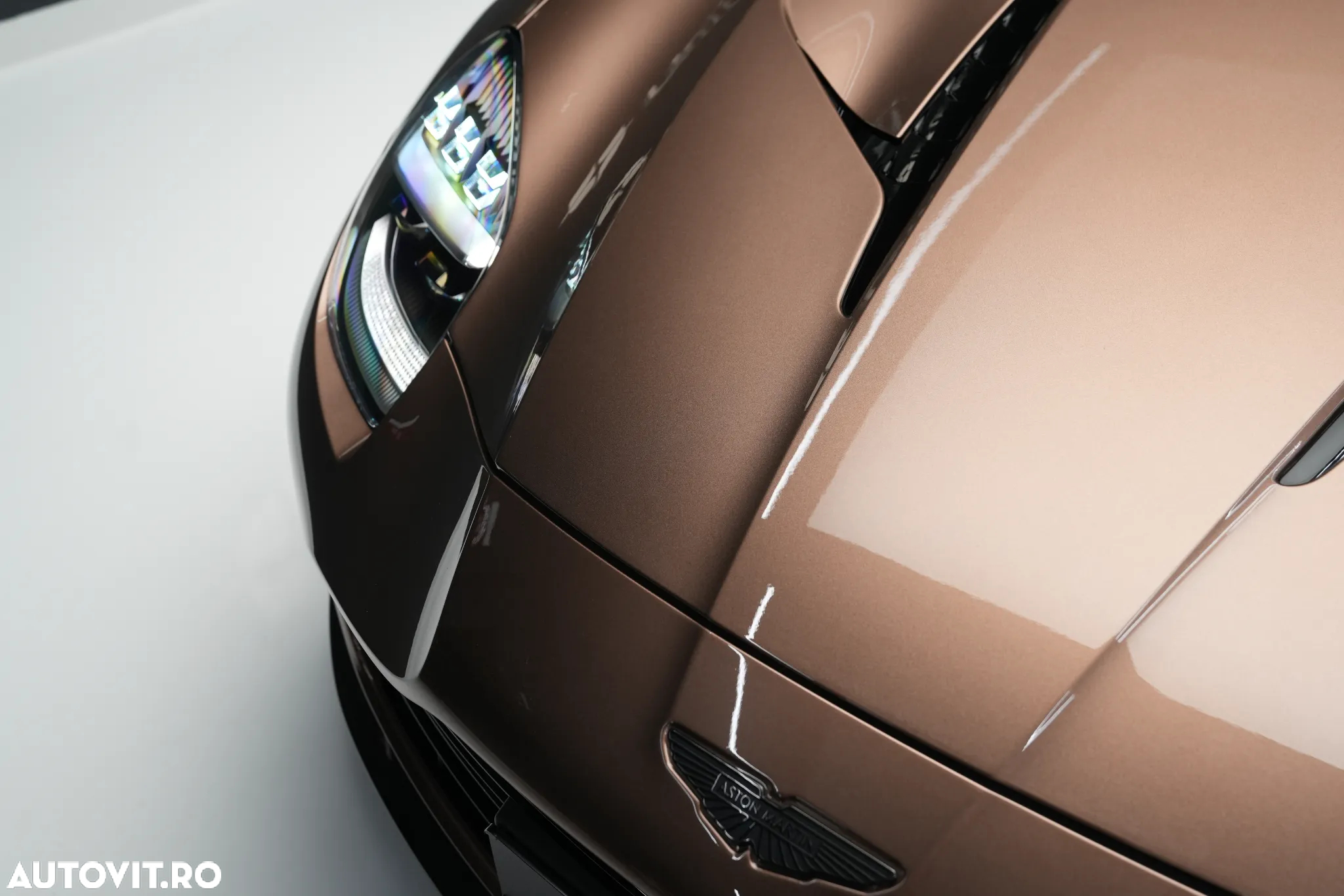 Aston Martin Vanquish - 8
