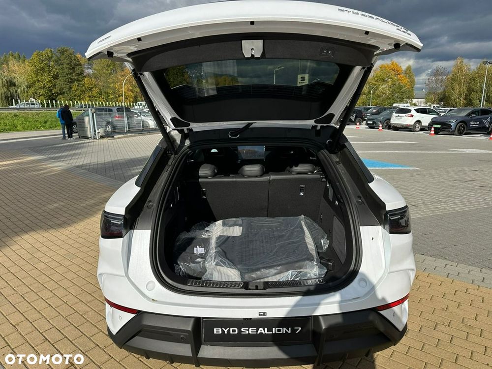 BYD Sealion 7 - 12