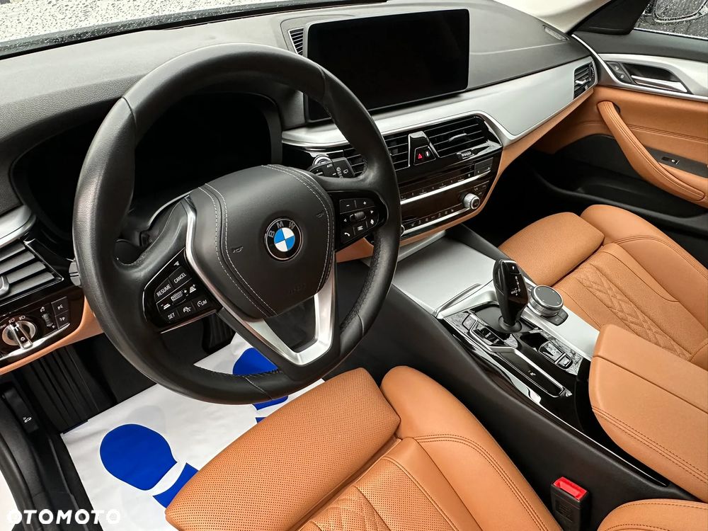 BMW Seria 5 520d xDrive - 17