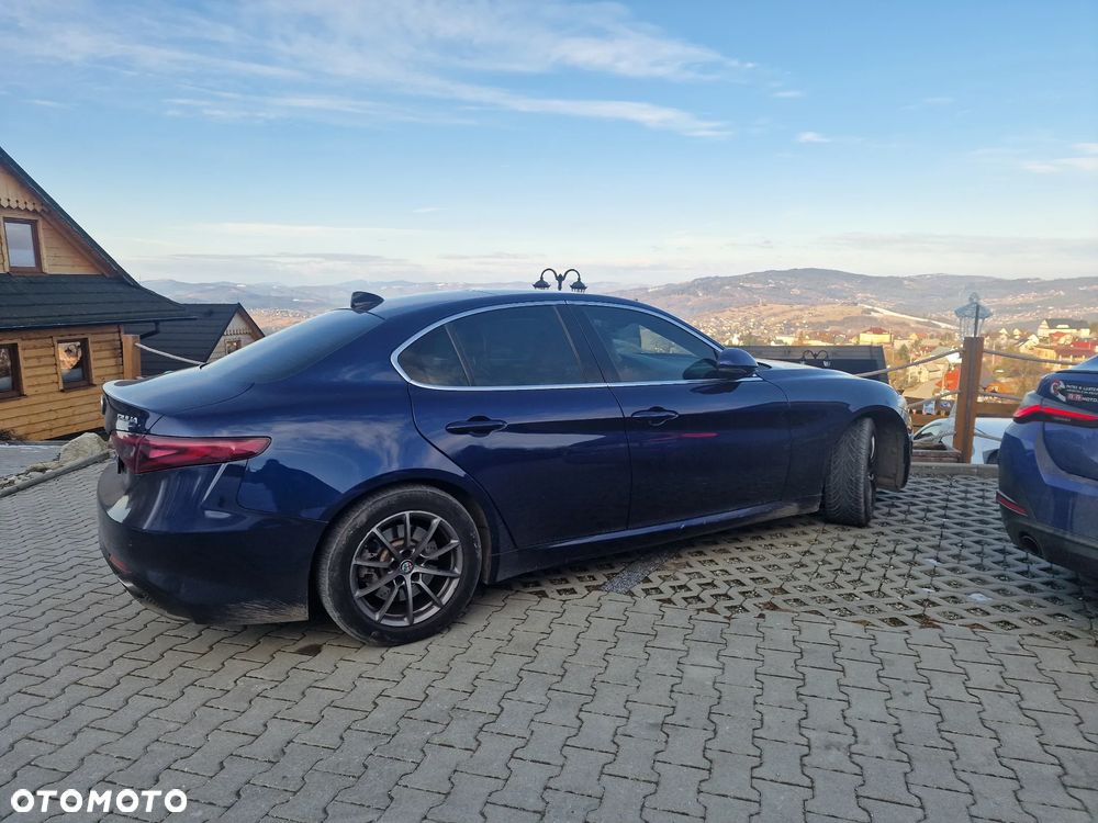 Alfa Romeo Giulia 2.0 Turbo 16V AT8-Q4 Veloce - 3