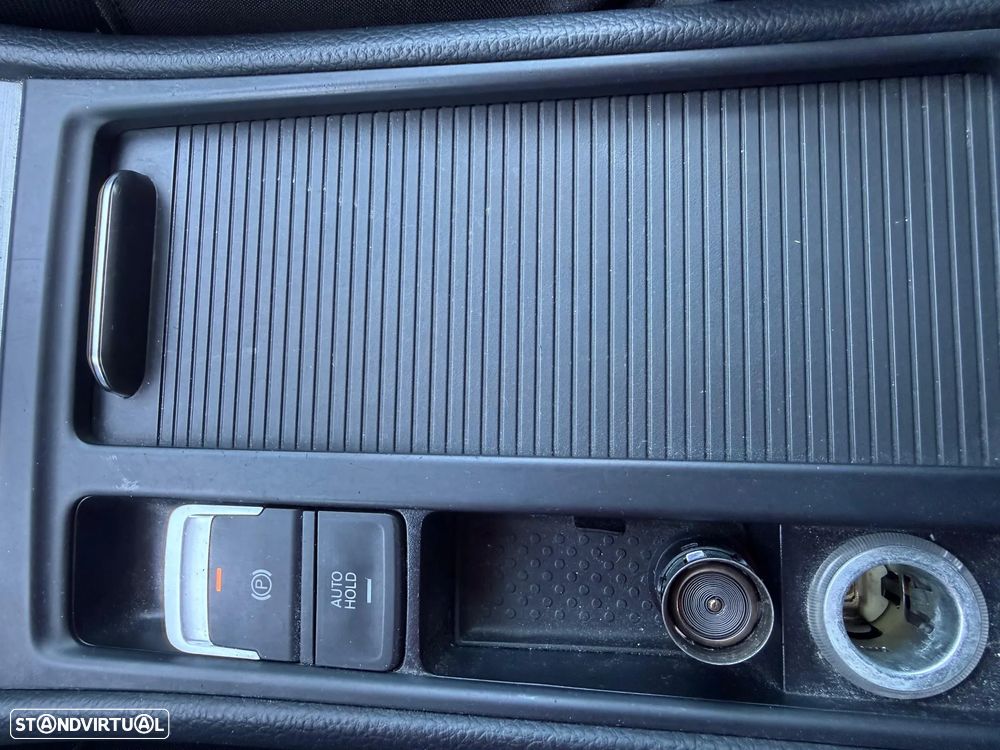 VW Golf 1.6 TDi Trendline BlueMotion - 27