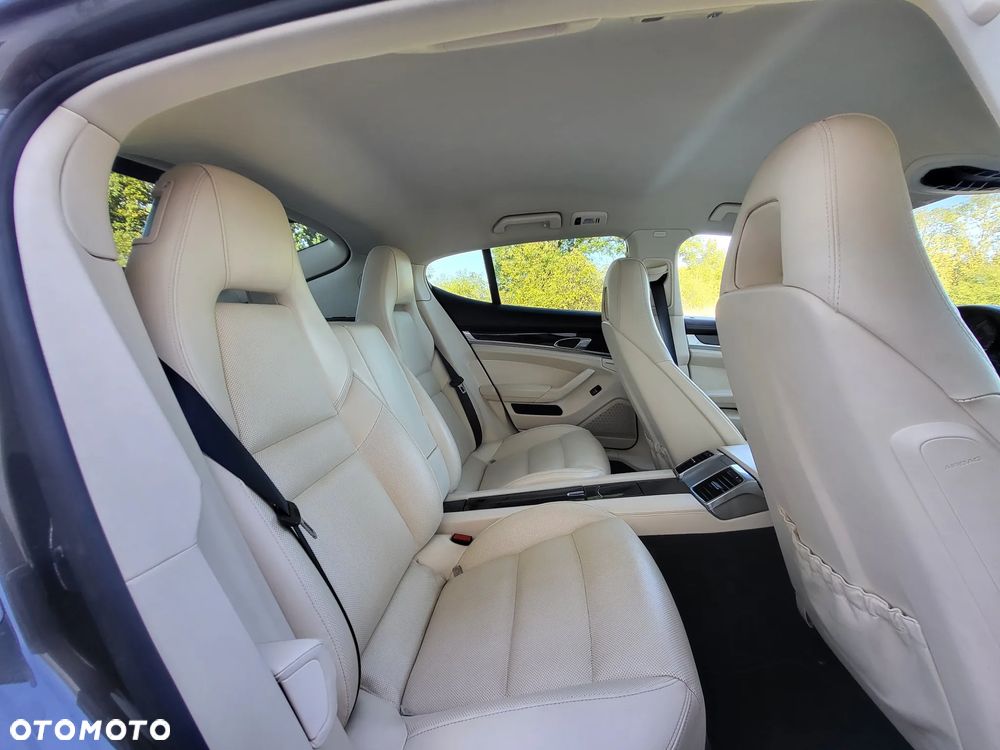 Porsche Panamera PDK - 19