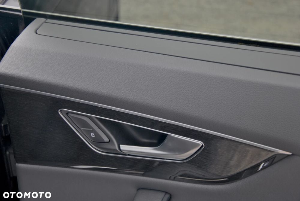 Audi Q8 55 TFSI quattro tiptronic - 24