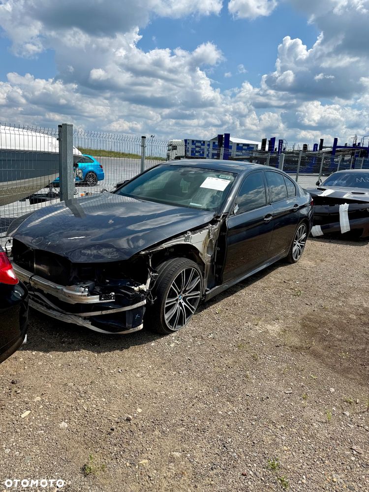 BMW Seria 5 M550i xDrive - 32