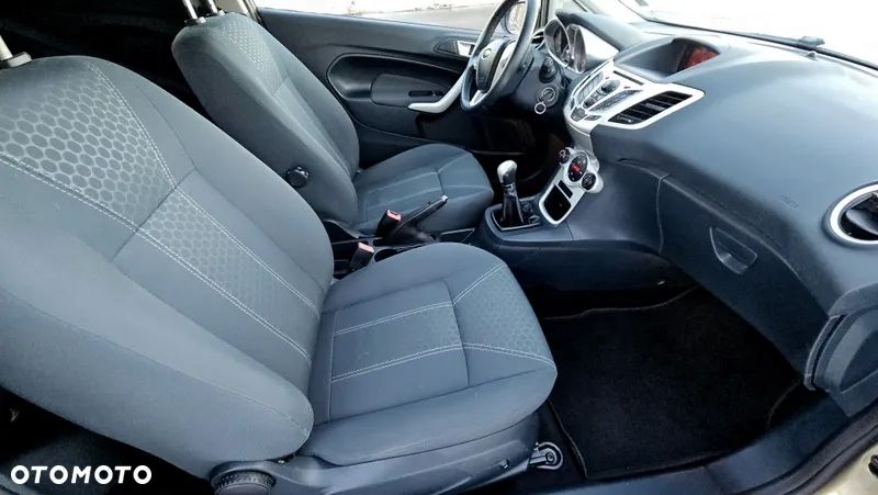 Ford Fiesta 1.4 Titanium - 24