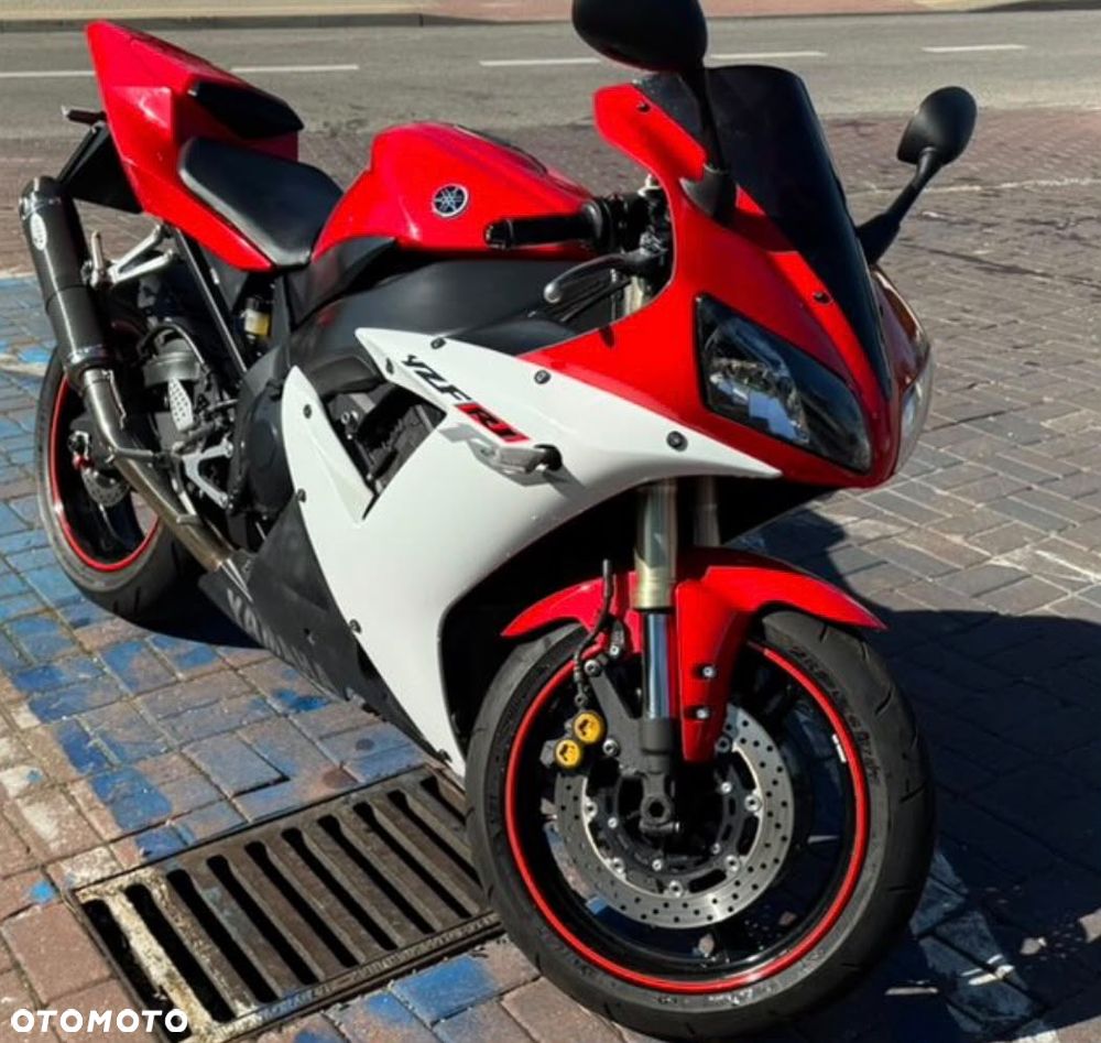Yamaha R1 - 1
