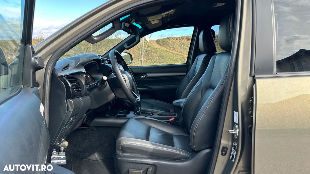 Toyota Hilux 2.8D 204CP 4x4 Double Cab AT Invincible Color Edition - 20