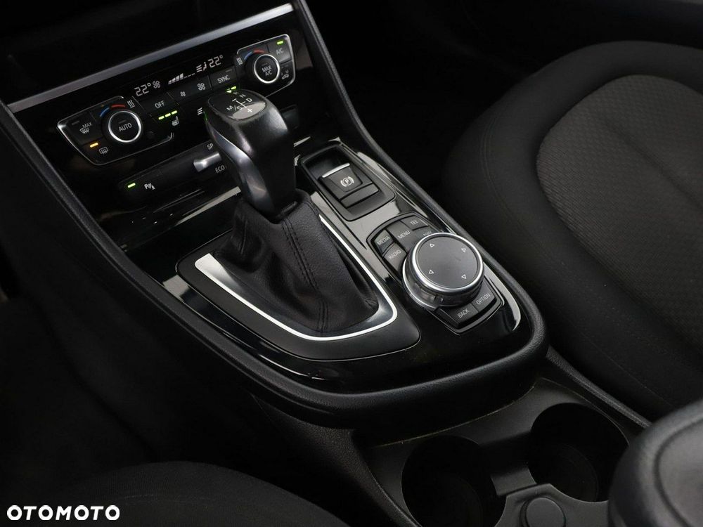 BMW Seria 2 220d xDrive - 29
