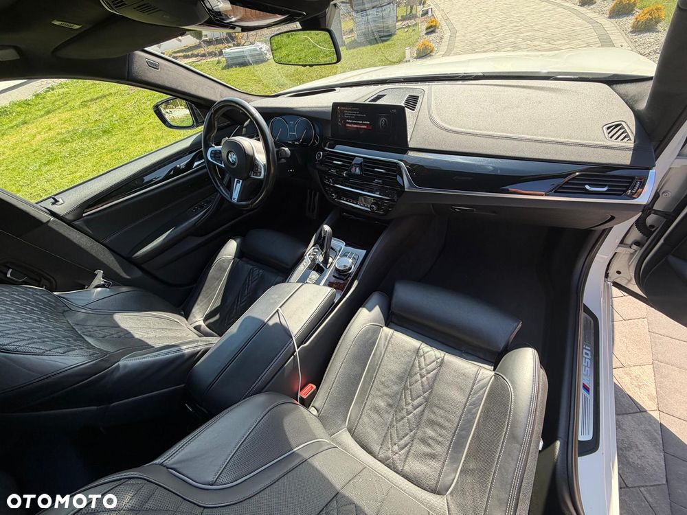 BMW Seria 5 M550i xDrive sport - 37