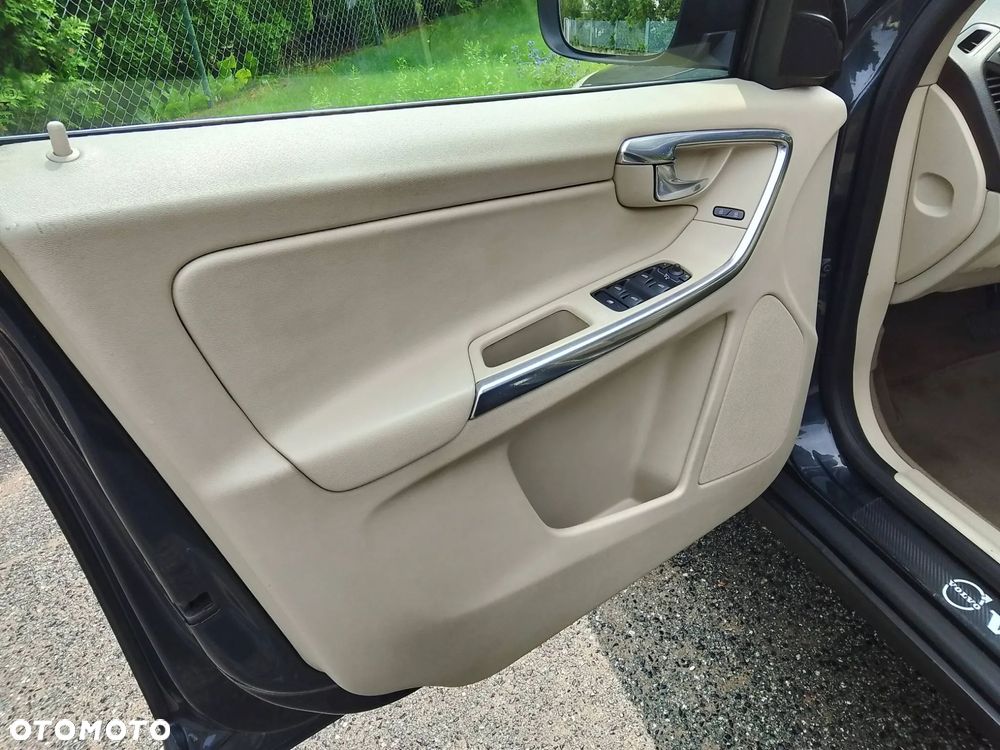 Volvo XC 60 D4 Geartronic Momentum - 16