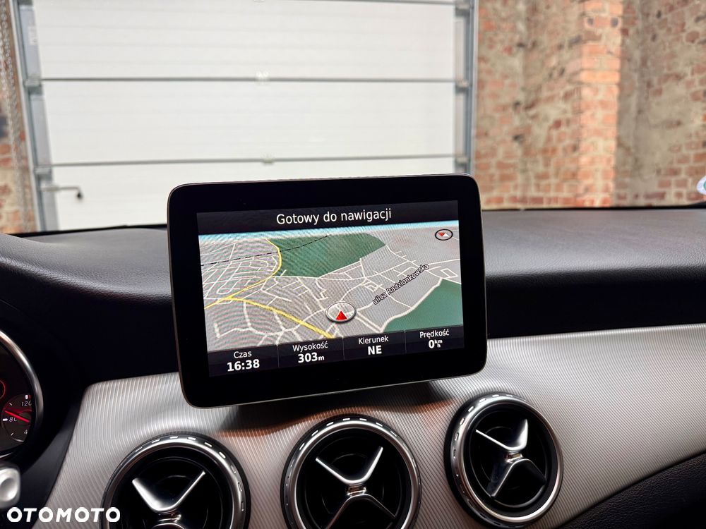 Mercedes-Benz GLA 180 7G-DCT Urban - 25