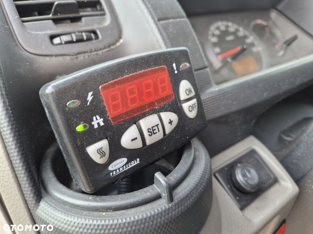 Chłodnia Mroźnia 3.3m Carrier Xarios 200, Cabstar 2011, zasilanie stacjonarne 230V - 7