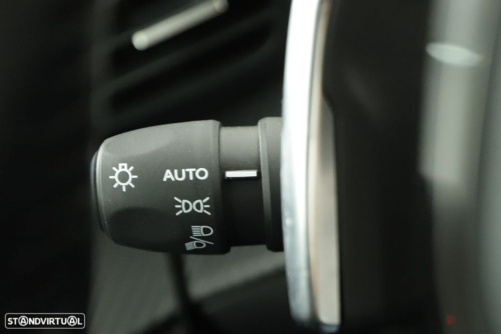 Peugeot 2008 1.2 PureTech Allure EAT8 - 15