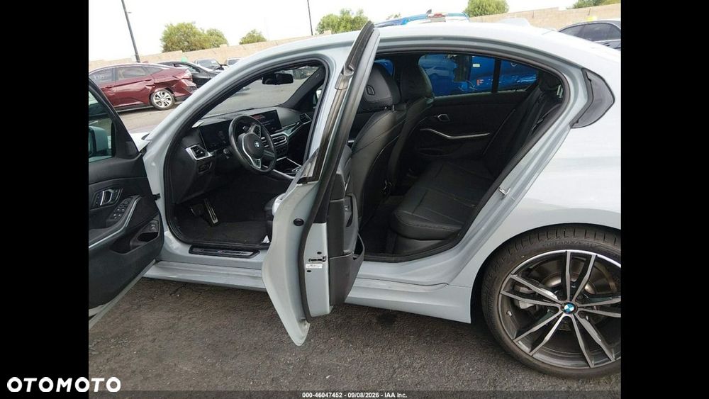BMW Seria 3 330i M Sport - 8