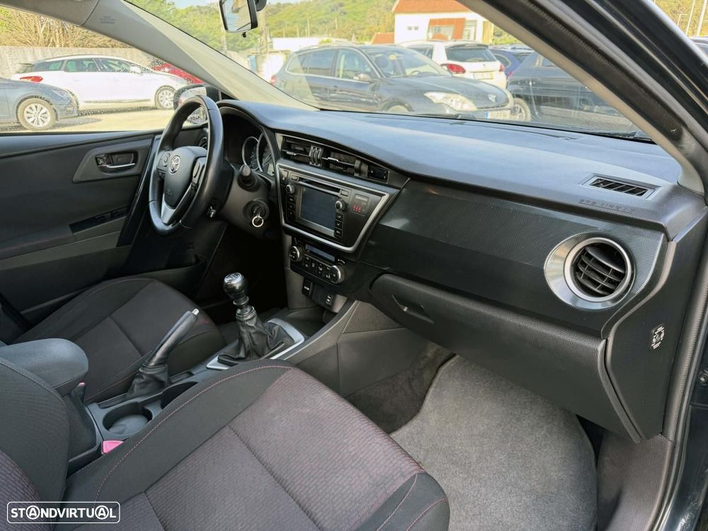 Toyota Auris 1.4 D-4D Exclusive - 24