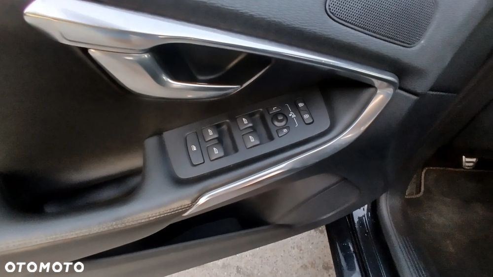 Volvo V40 D2 R-Design - 29