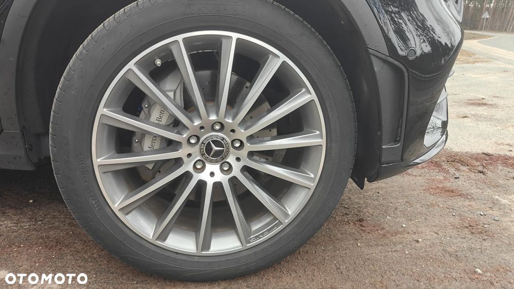 Mercedes-Benz GLC 300 4Matic 9G-TRONIC AMG Line - 21