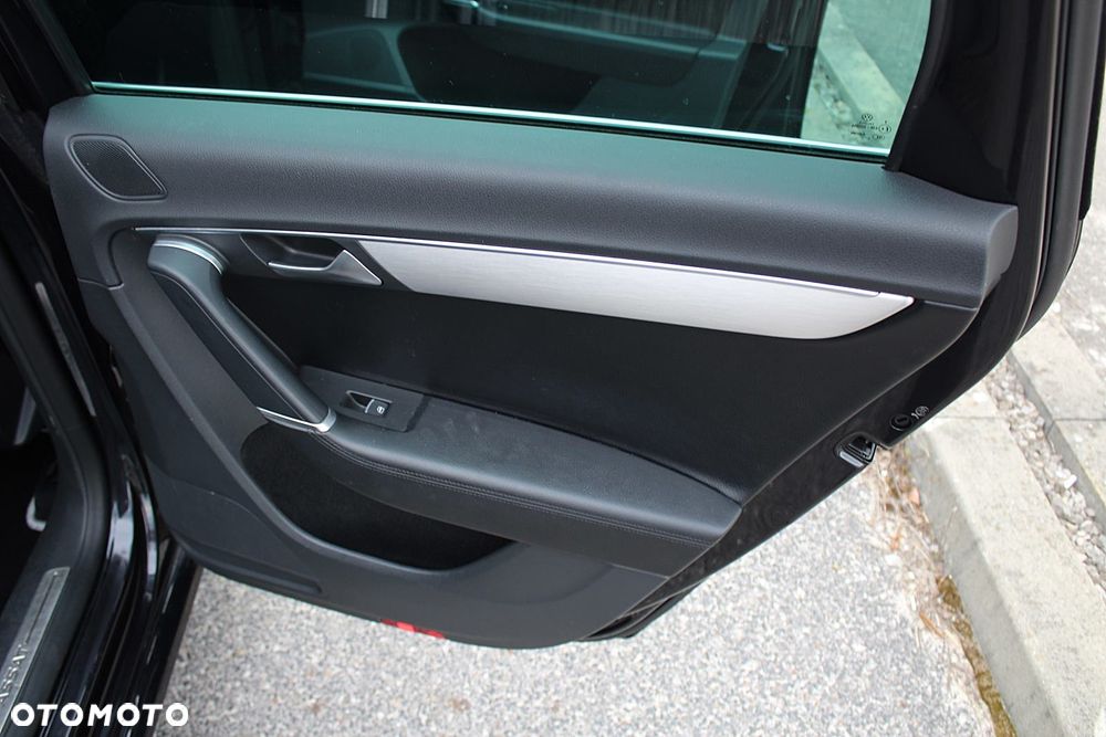 Volkswagen Passat 2.0 TDI Highline - 29
