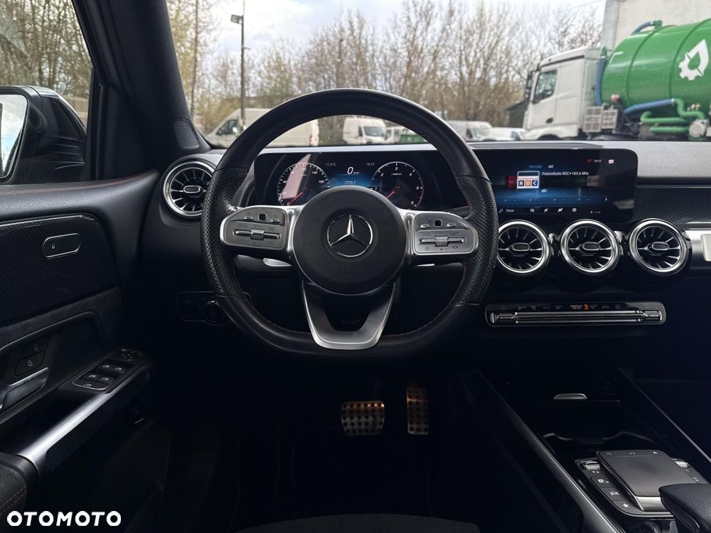 Mercedes-Benz GLB - 11