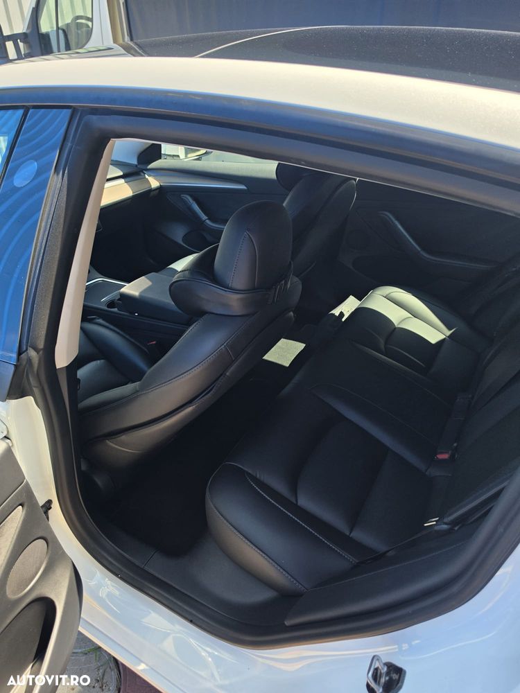 Tesla Model 3 - 9