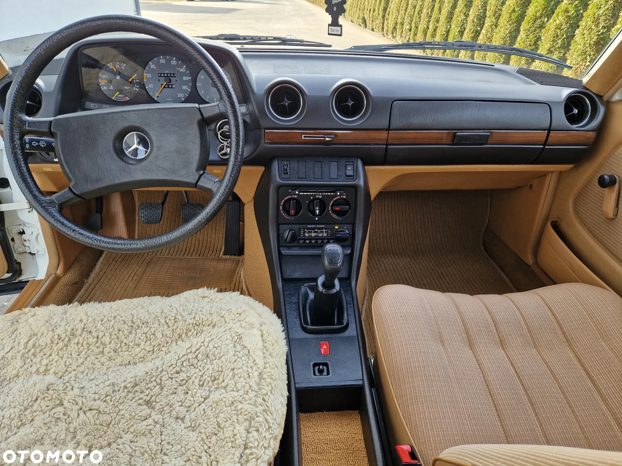 Mercedes-Benz W123 - 18