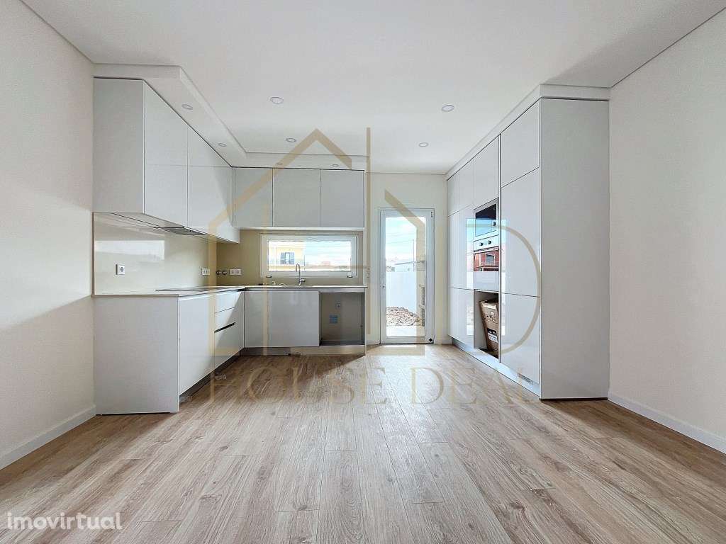 Moradia T4 com Pérgola. Redondos. Fernão Ferro - Grande imagem: 2/12