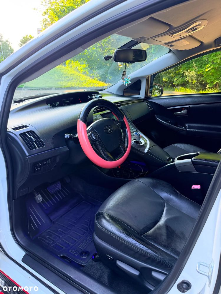 Toyota Prius 1.8 HSD Premium - 13