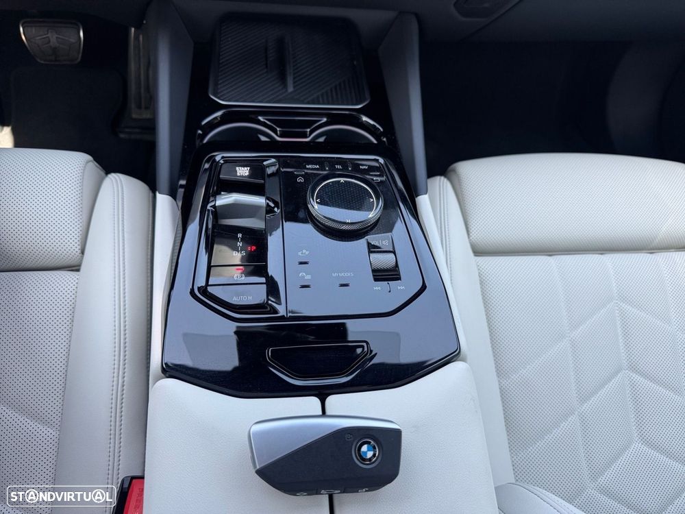 BMW 520 d Pack Desportivo M Pro — fotografia 12
