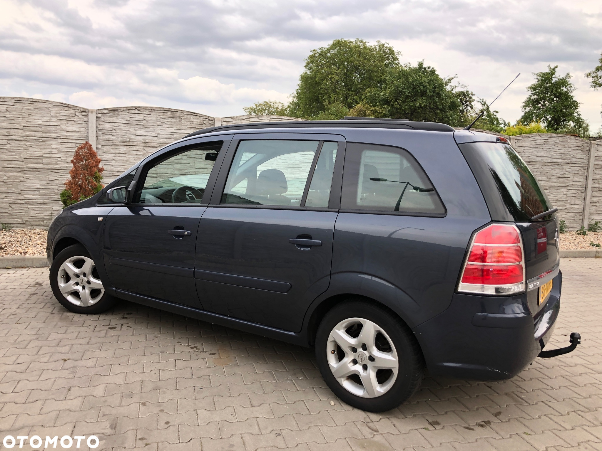 Opel Zafira 1.8 Cosmo - 13
