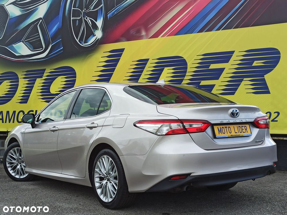 Toyota Camry - 4