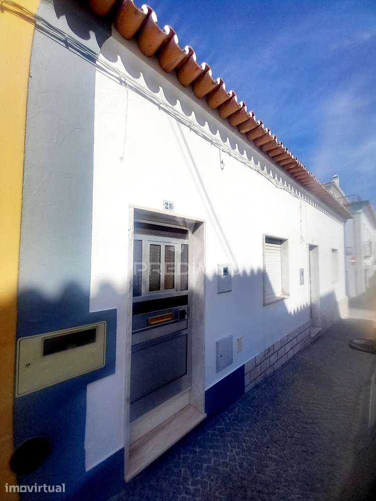 MORADIA COM QUINTAL - Grande imagem: 3/5