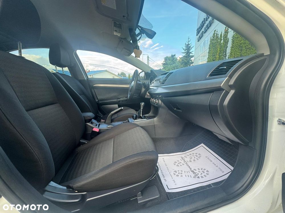 Mitsubishi Lancer 1.6 Invite - 25