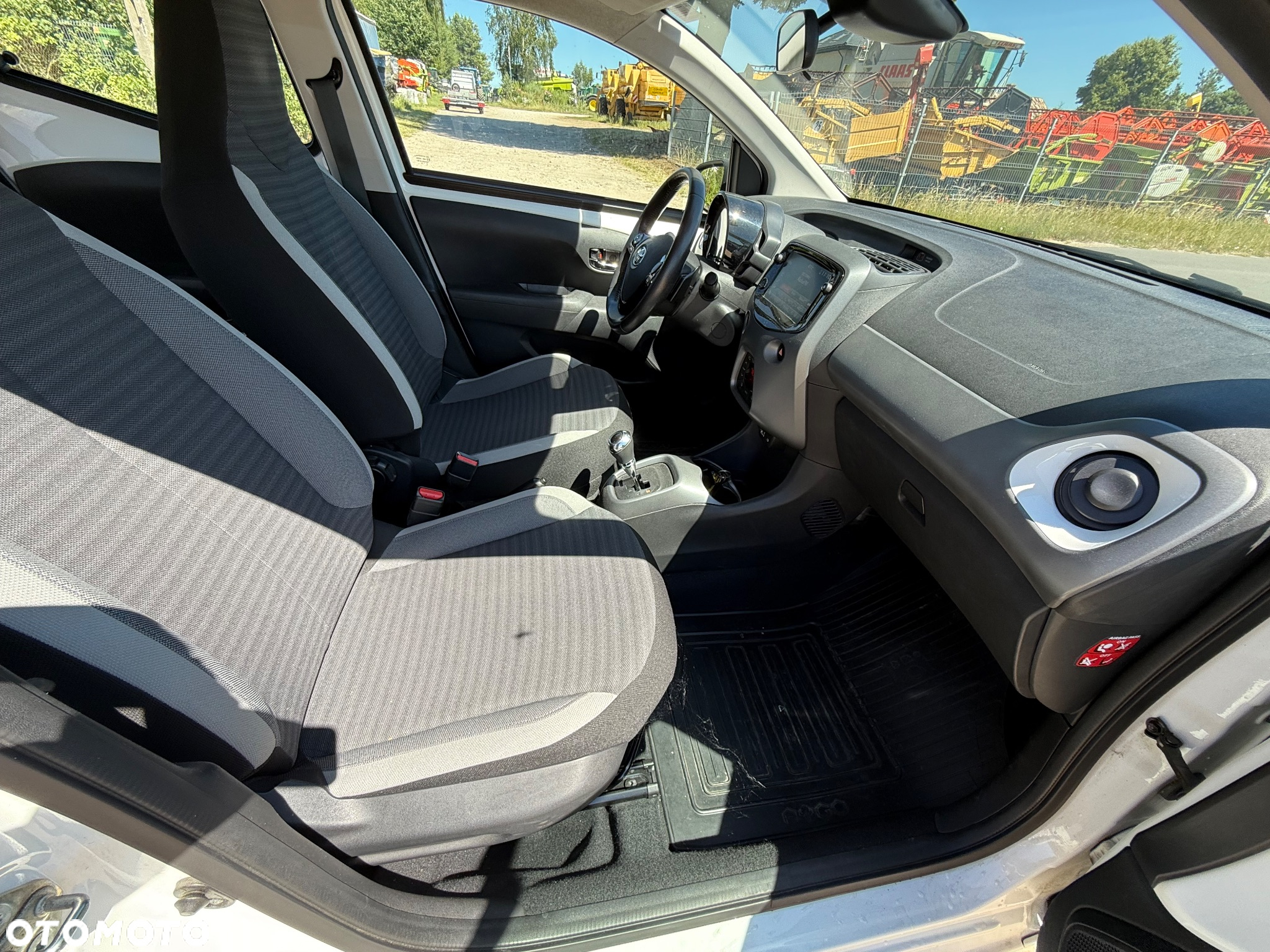 Toyota Aygo x.shift x-play connect - 10