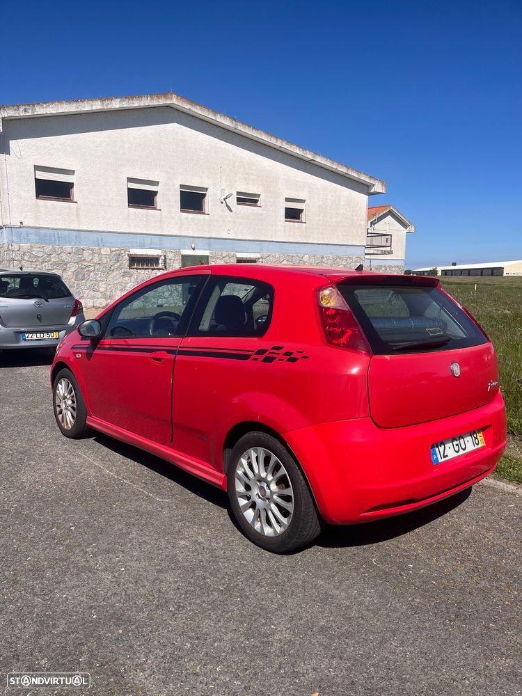 Fiat Grande Punto ver-1-2-redbull-blue-elements - 4