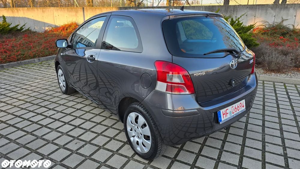 Toyota Yaris - 4